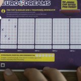 Un chanceux a décroché une rente mensuelle de 2222 francs durant 5 ans au tirage de l'Eurodreams jeudi soir (archives). KEYSTONE/GAETAN BALLY